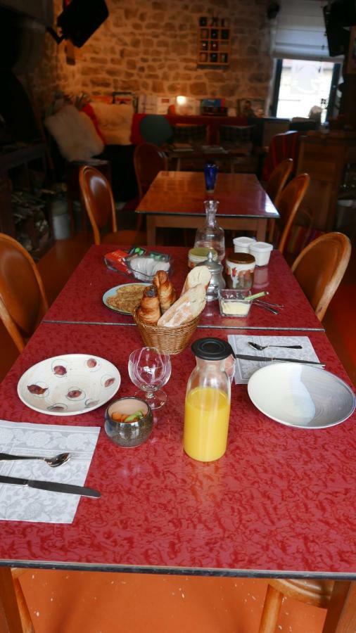 Bed and Breakfast La Cage Aux Oiseaux La Lande-de-Goult Exterior foto